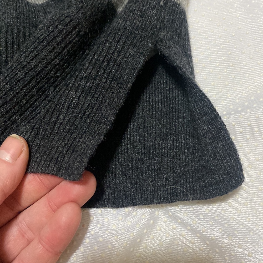 Striped gray sweater - Picture 5 of 7